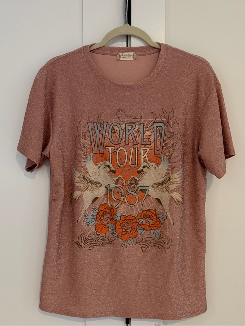 Altar’d State Oversized World Tour 1987 Sparkle Graphic Tee in Dusty Rose | XS